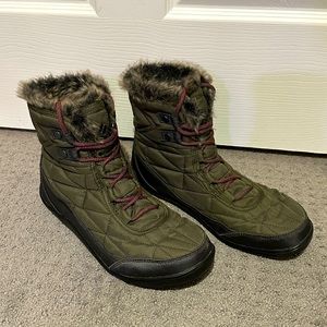 Columbia minx shorty III snow boots in olive green